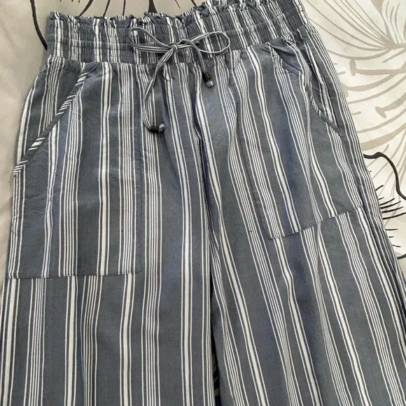 💥PRICE⬇️ 
ABERCROMBIE & FITCH • Blue & White Stripe Wide leg Pants • sz Small - Picture 8 of 11